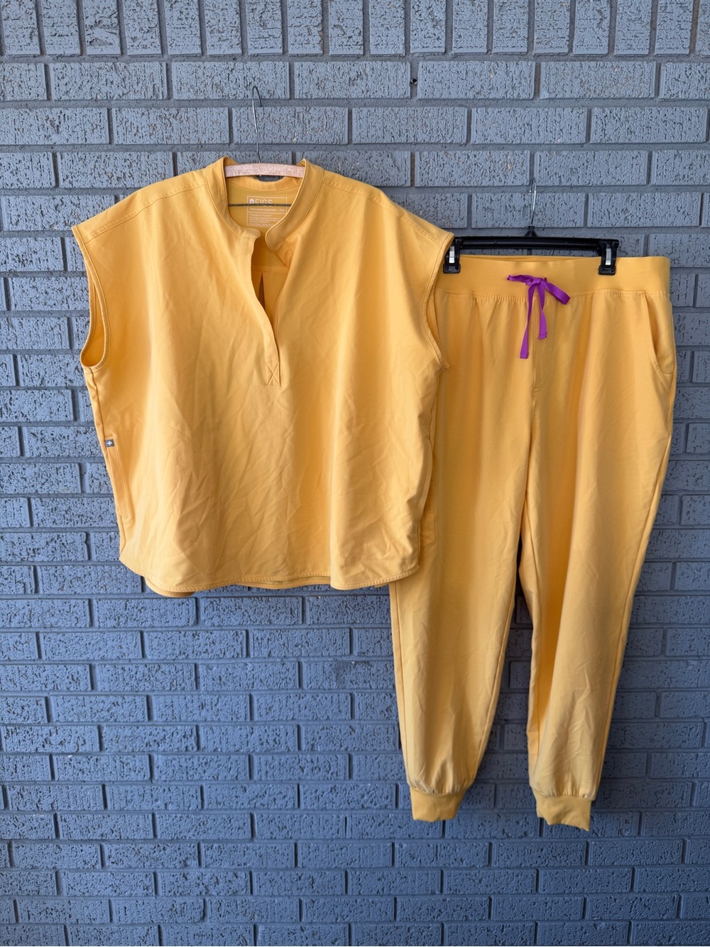 Figs Scrub Set Set Rafaela Top Sz 3XL/ HW Zamora Jogger Pants Size XXL Dandelion